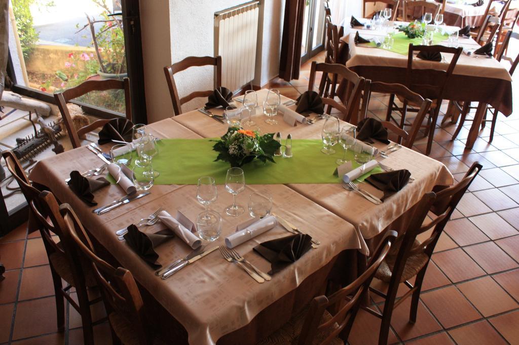 Logis Hotel Restaurant Le Flamant Rose Camargue Albaron Ngoại thất bức ảnh