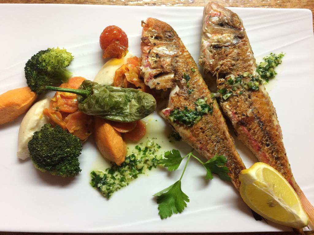 Logis Hotel Restaurant Le Flamant Rose Camargue Albaron Ngoại thất bức ảnh