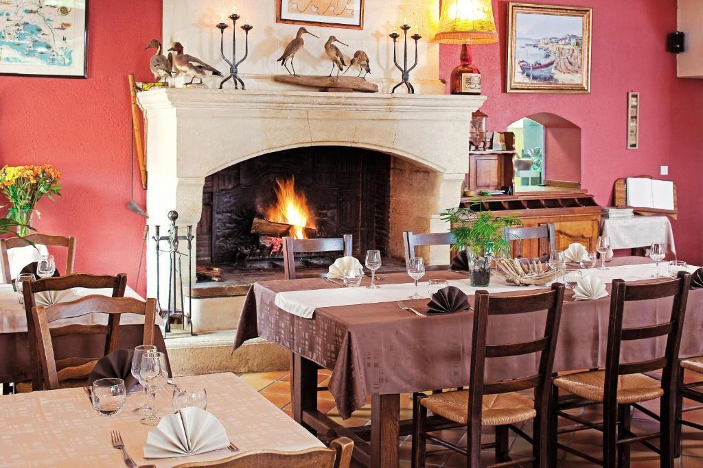 Logis Hotel Restaurant Le Flamant Rose Camargue Albaron Ngoại thất bức ảnh